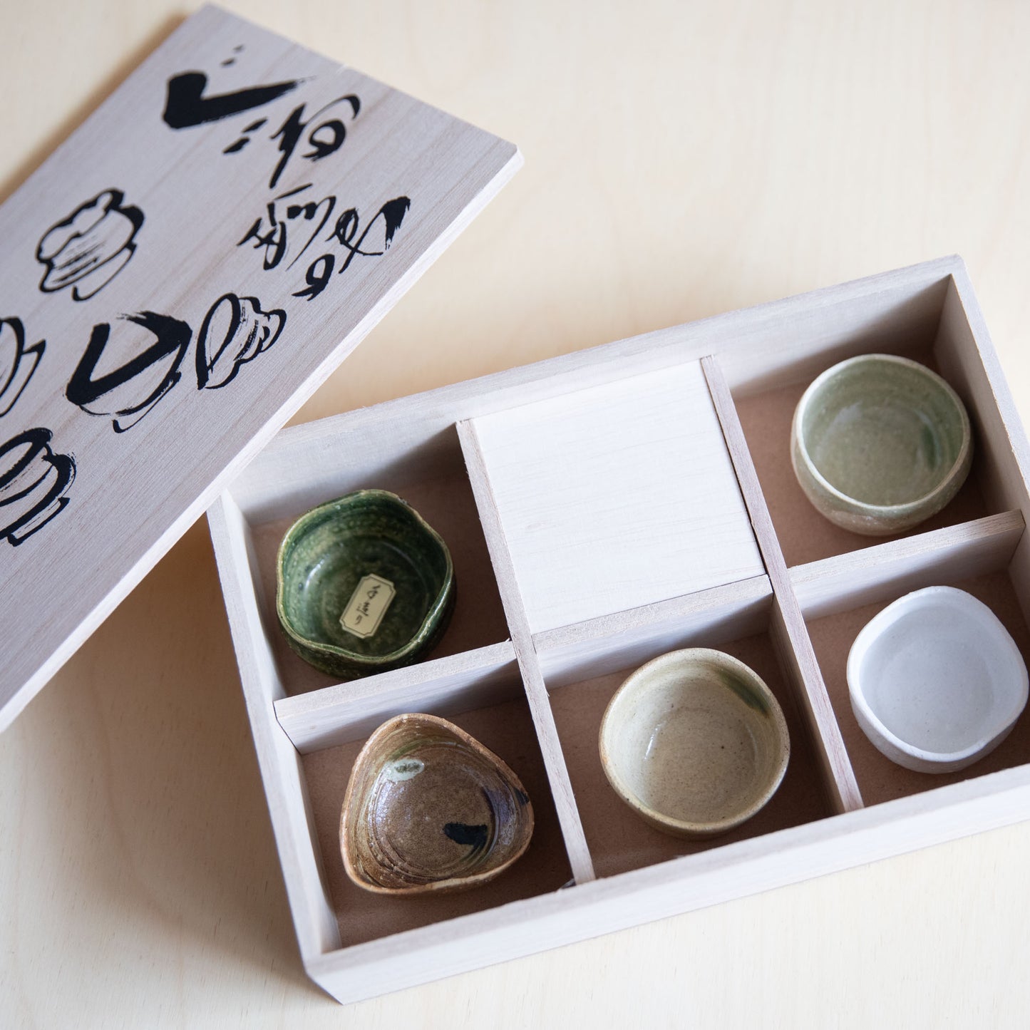 5 Sake Cups in Wooden Box - Rouge