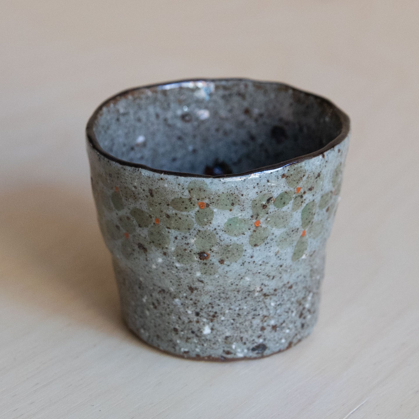 Coarse Clay Cups with Band of Flowers 01 by Zhang Min - Rouge