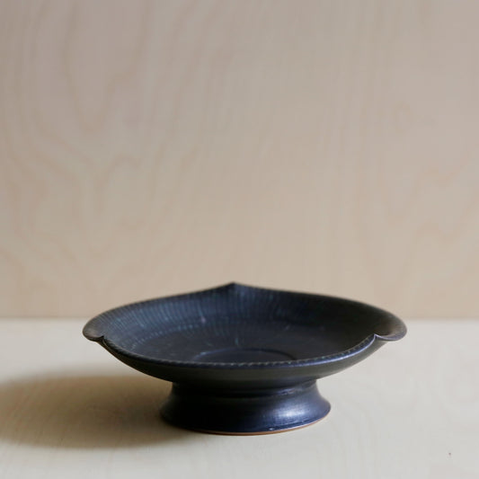 black and green footed leaf ceramic dish