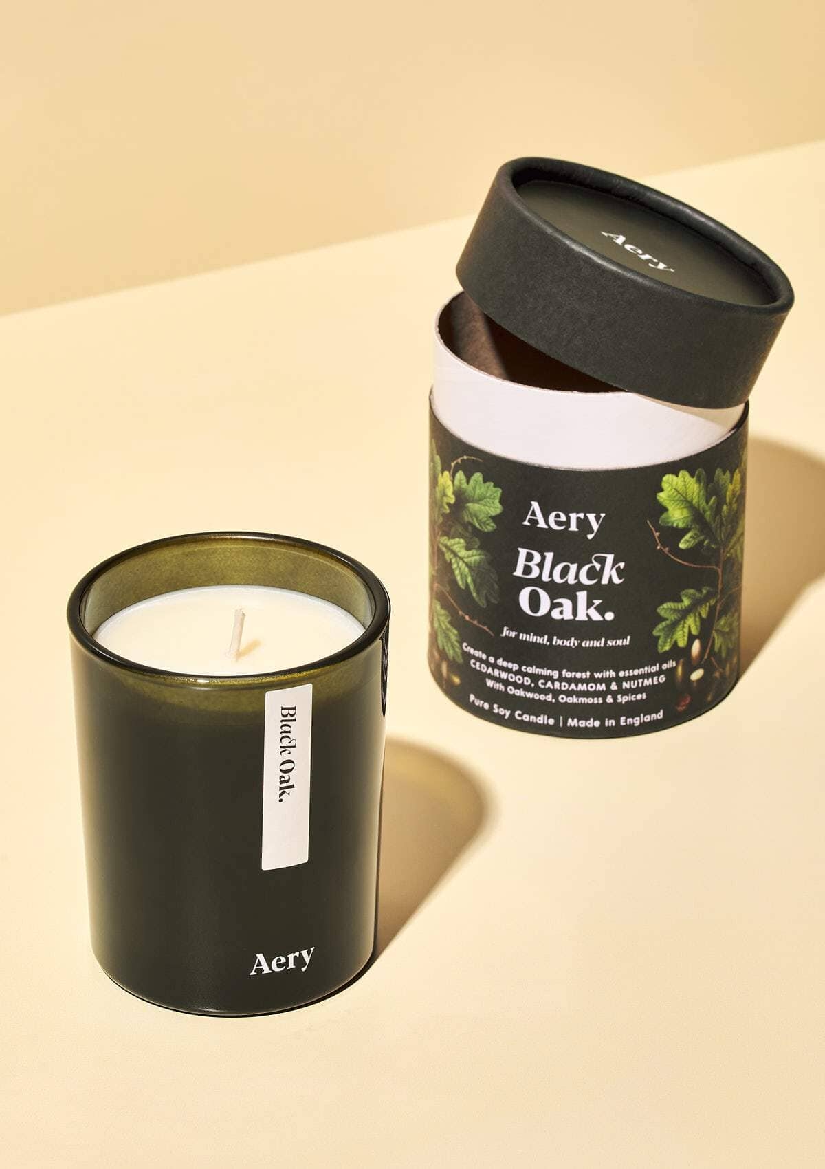 Black Oak Scented Candle - Cedarwood Cardamon and Nutmeg
