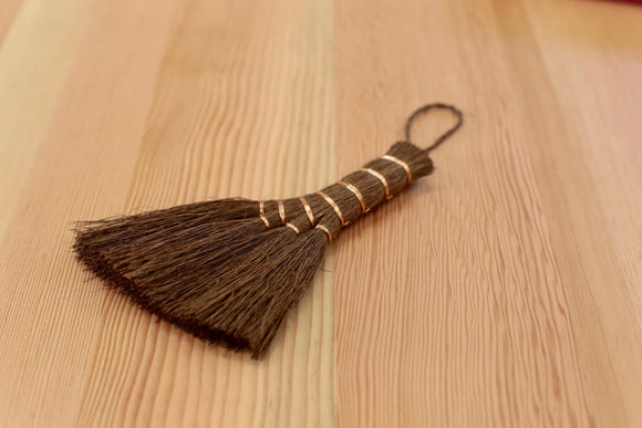 Niwaki Angled Hand Broom