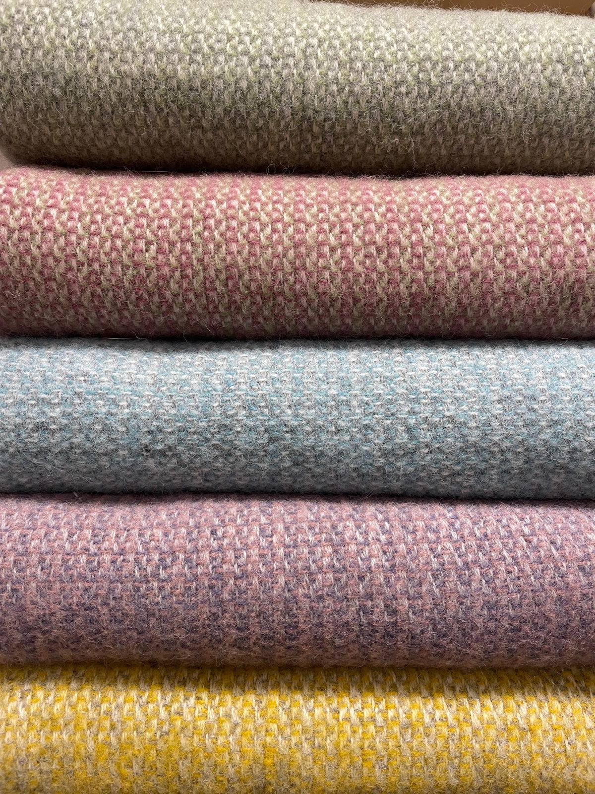 Lifestyle Illusion Throw - Green & Grey