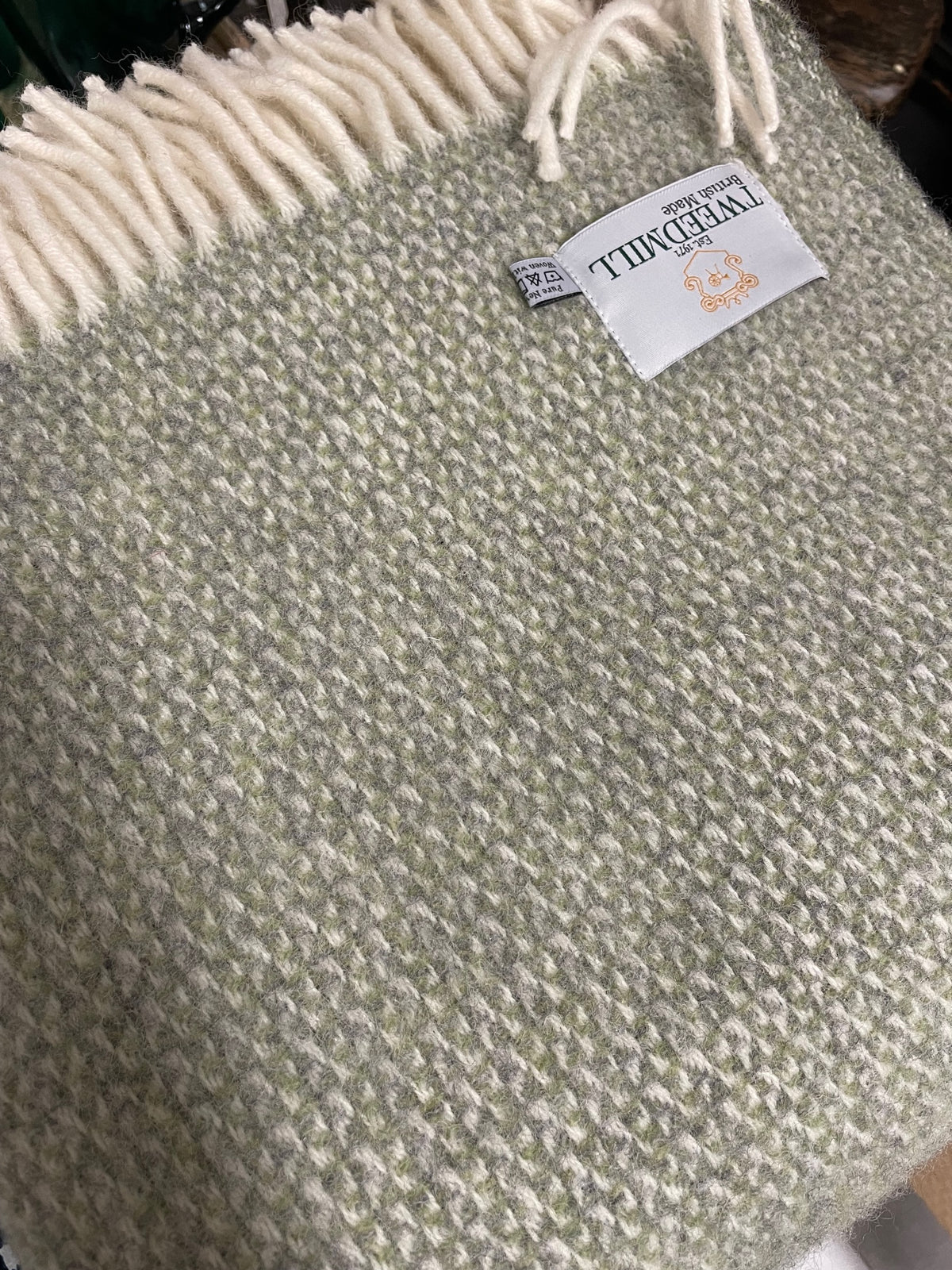 Lifestyle Illusion Throw - Green & Grey