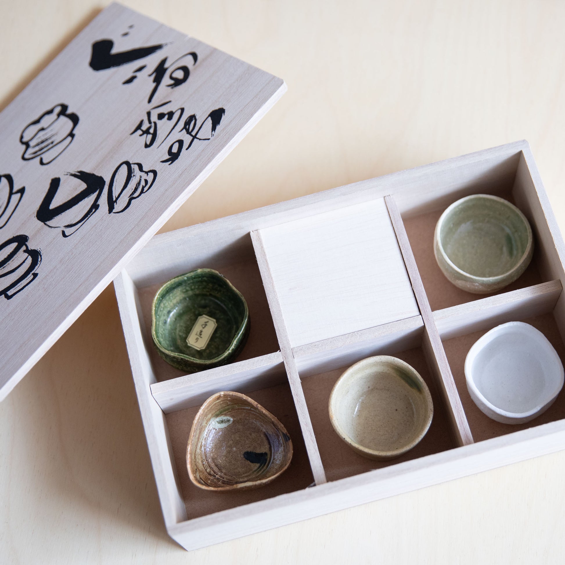 5 Sake Cups in Wooden Box - Rouge