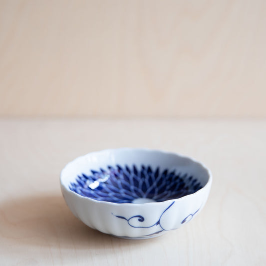 Scallop Rim Small Bowl with Chrysanthemum Flowers