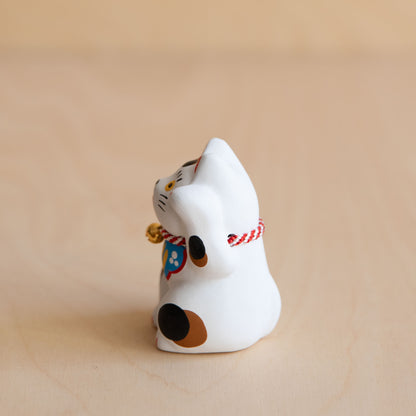 Maneki neko Japanese White Cat