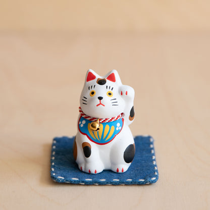 Maneki neko Japanese White Cat