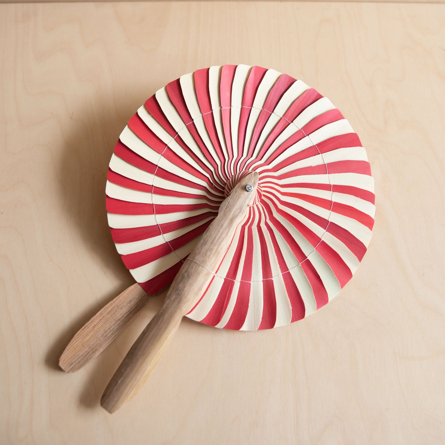 Palm leaf fan - Red and white
