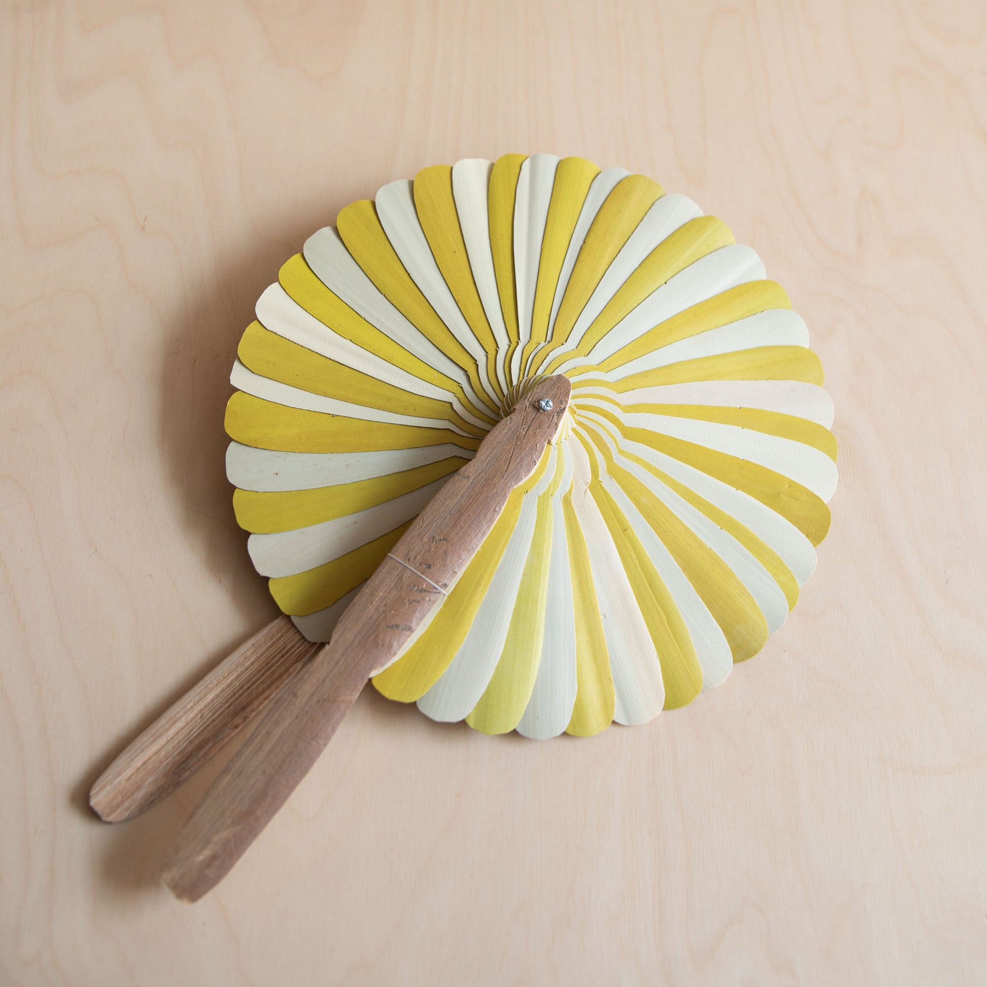 Palm leaf fan - Yellow and white