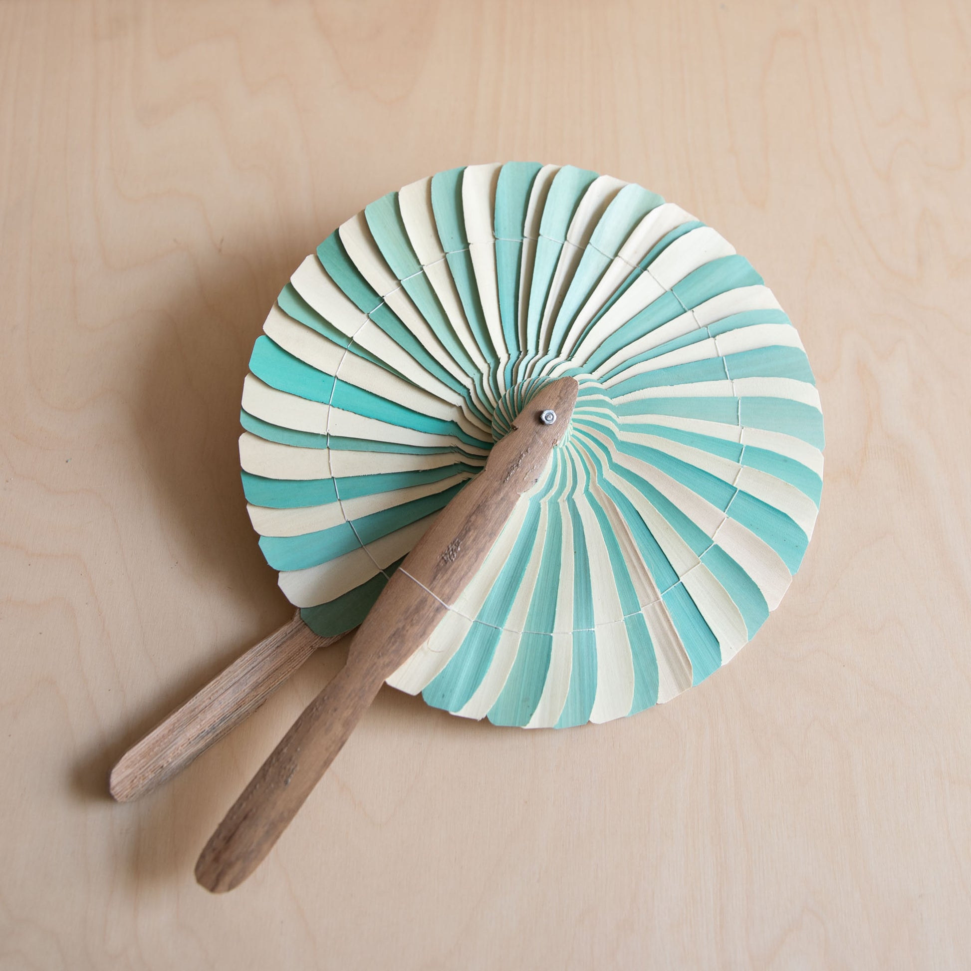 Palm leaf fan - Green and white
