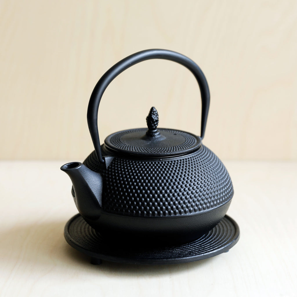 Black Cast Iron Teapot and Trivet 1.2L