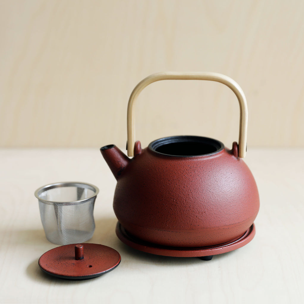Red Cast Iron Teapot and Trivet 0.8L