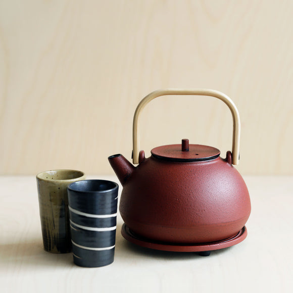 Red Cast Iron Teapot and Trivet 0.8L