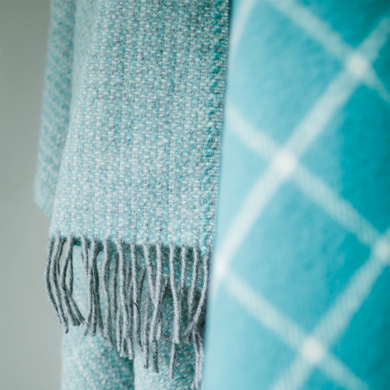Lifestyle Illusion Throw - Spearmint & Grey